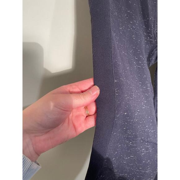 Lululemon Free To Flow 7/8 Tight in Midnight Navy/White - Picture 6 of 10